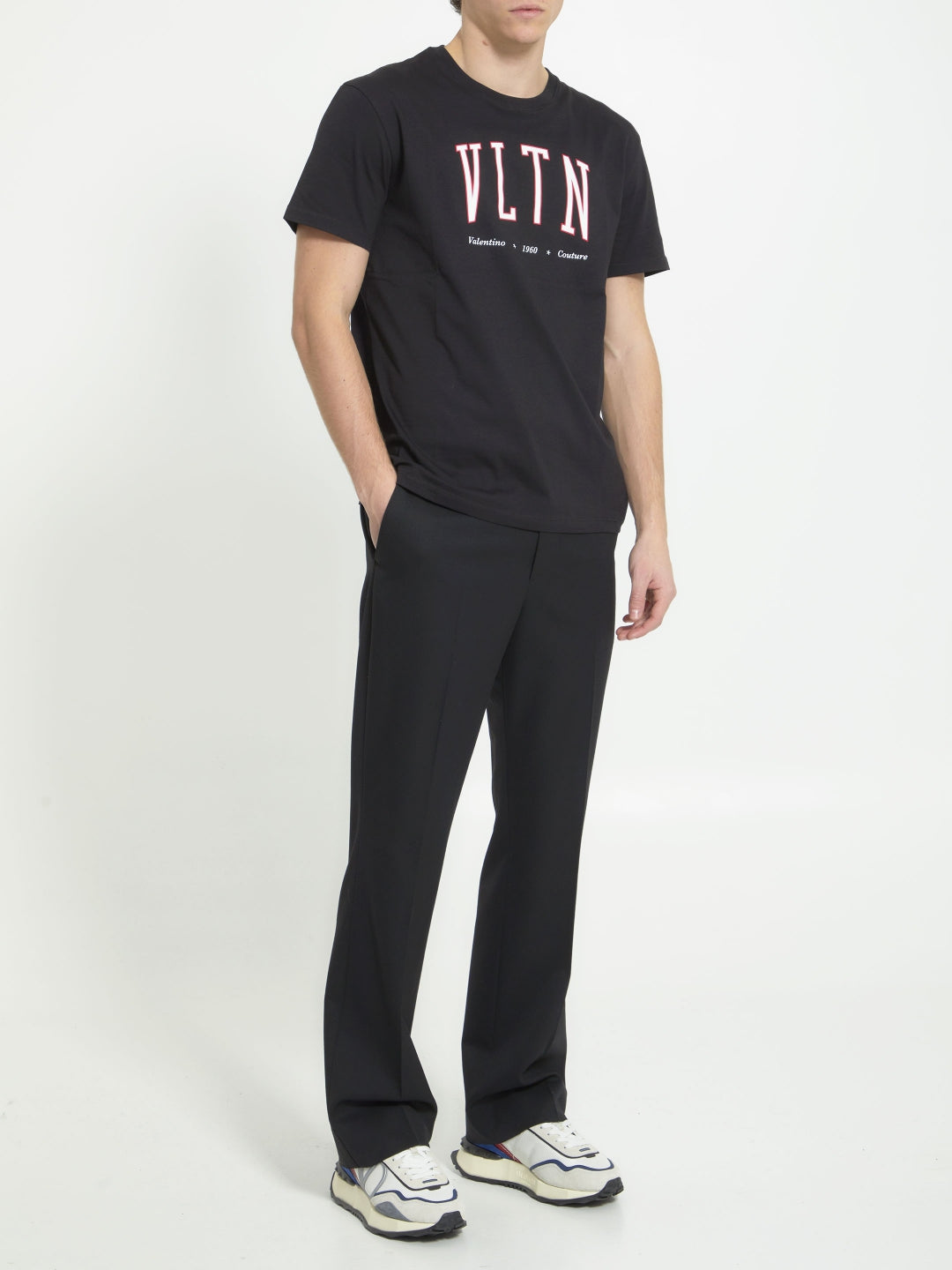 Valentino Garavani Men's Black Red Outline Short Sleeve Crew Neck T-Shirt